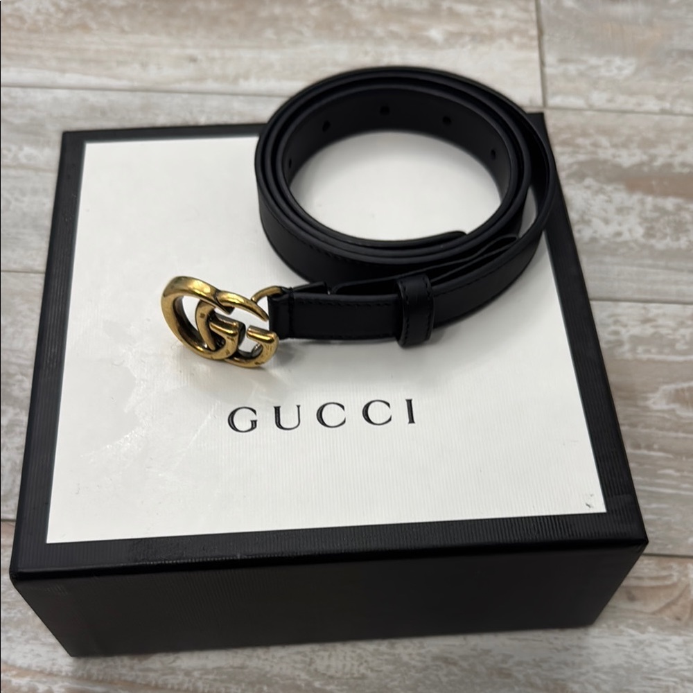 Gucci Black Leather Belt with Gold Buckle for woman